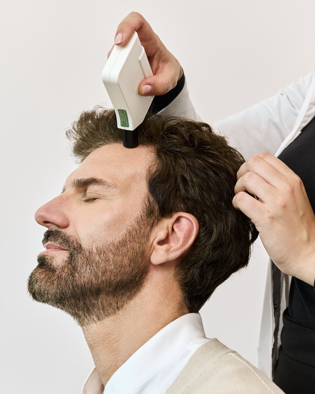 A man during a microcamera scalp analysis