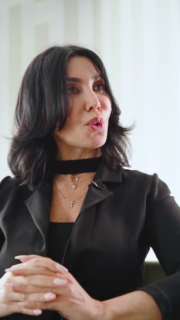 Daniela describing how treating her oily scalp helped her hair